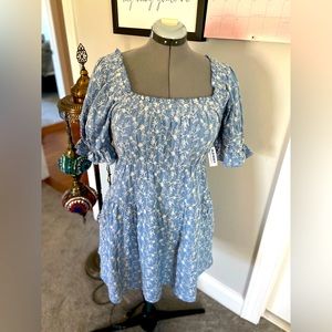 NWT Old Navy - Pastel Blue Floral Swirl Design Short Sleeve Dress size Medium